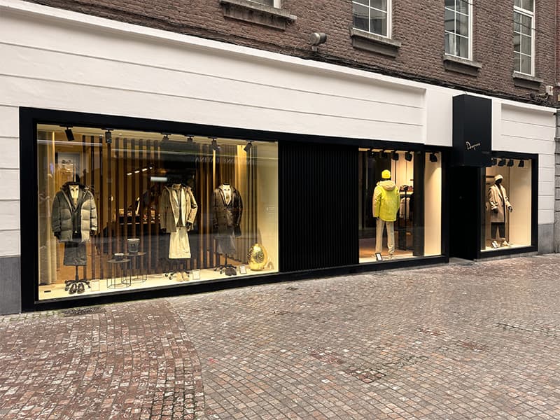 Charleroi 2023 — intérieur boutique